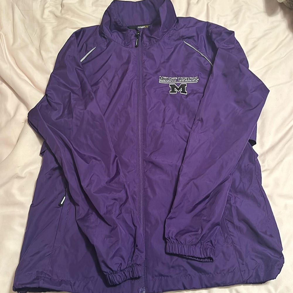 Can fit women’s medium-large